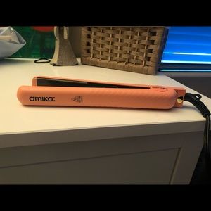 Amika flat iron